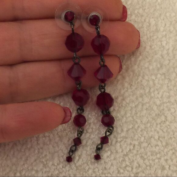 Cache red earrings - Picture 3 of 8